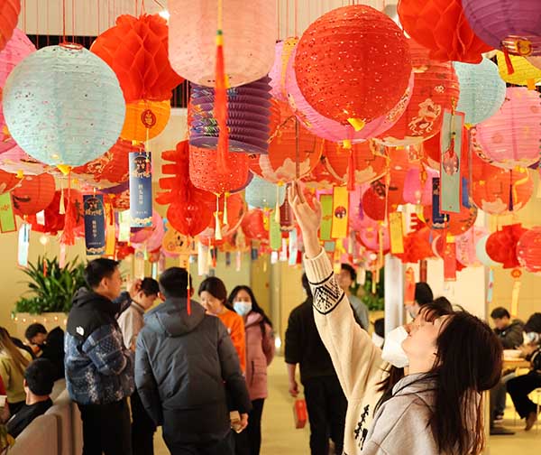 元宵皓月圆，共祈安康福——飞凯51漫画
“上元千灯会”